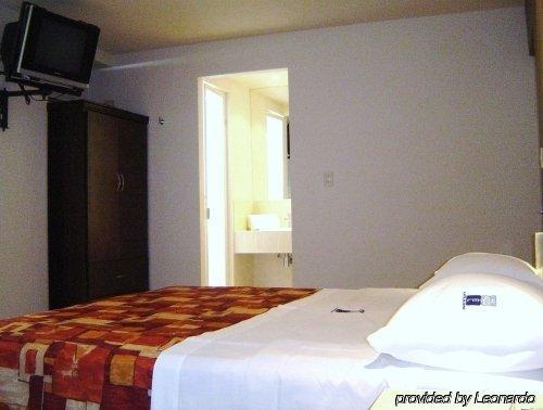 Hotel 402 มอนแตร์เรย์ ภายนอก รูปภาพ
